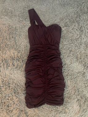 Forever 21 Womens One-Shoulder Ruched Bodycon Dress in plum purple color